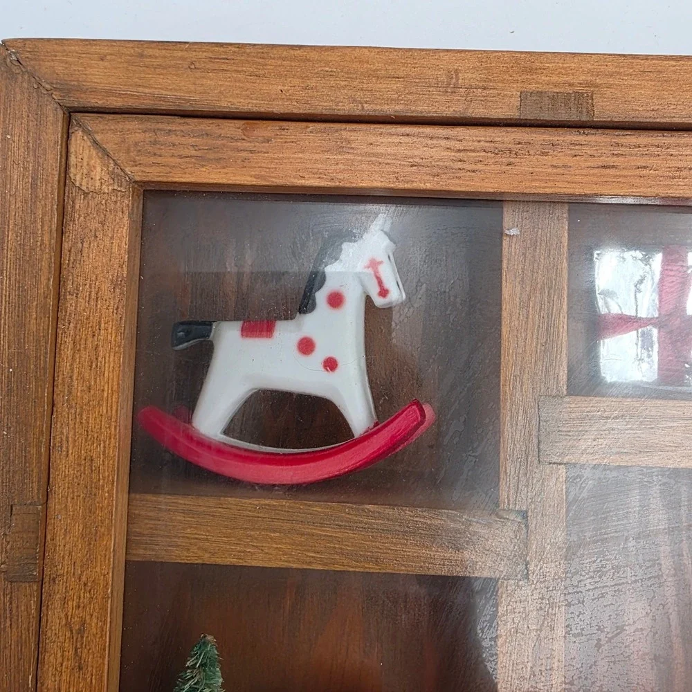 Vintage Christmas Shadow Box Wood Display  Miniatures Nativity Carolers 12x9.5